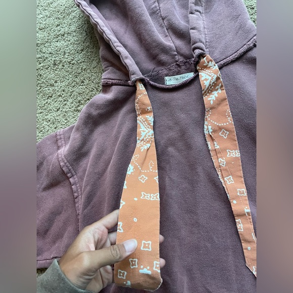 We the Free sweatshirt - Picture 4 of 7